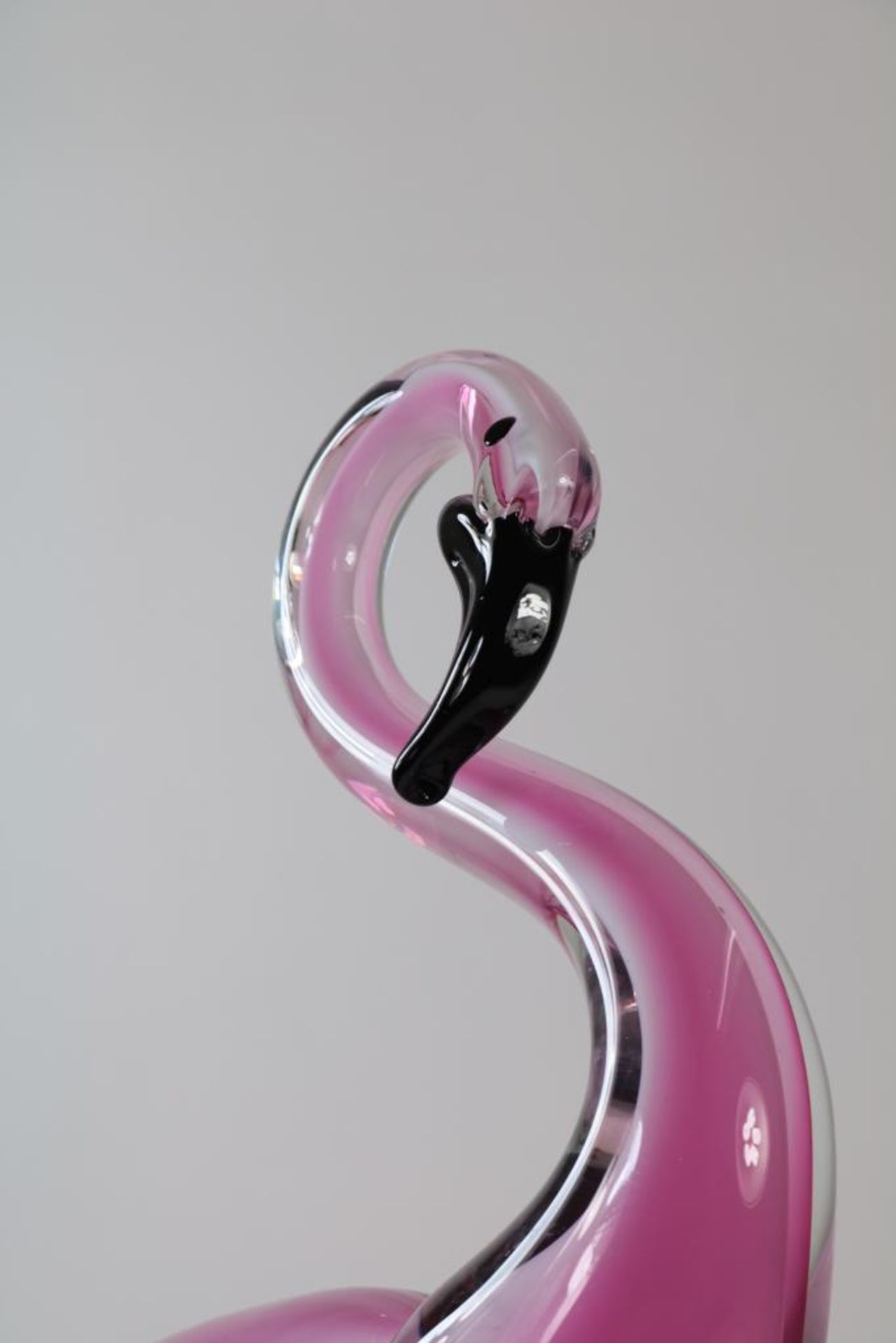 Dikwandig gekleurd glazen flamingo - Image 3 of 4