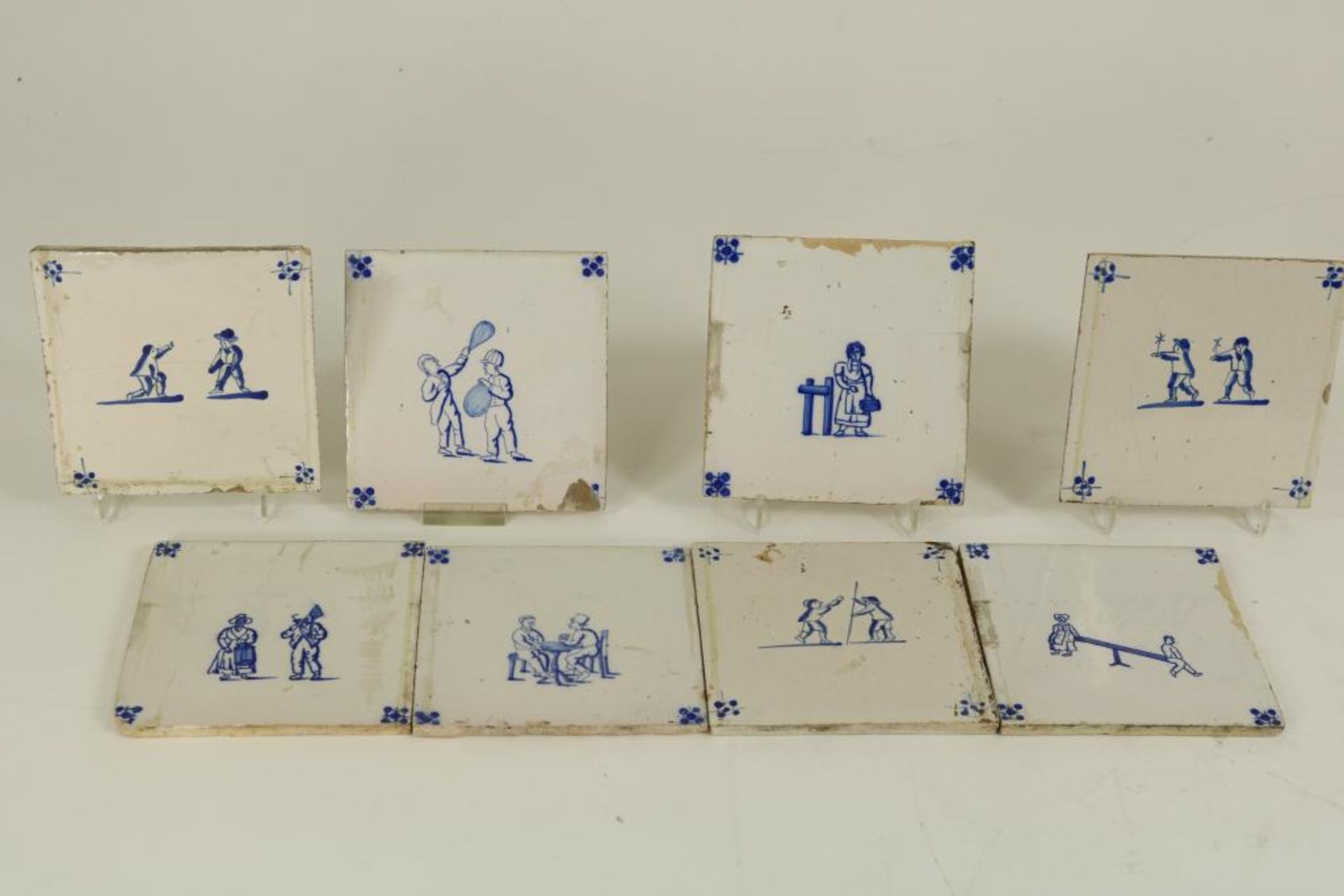 Serie van 8 aardewerk tegels
