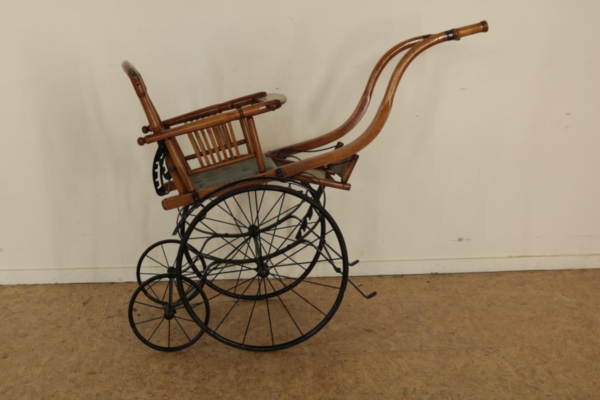 Beuken kinderwagen