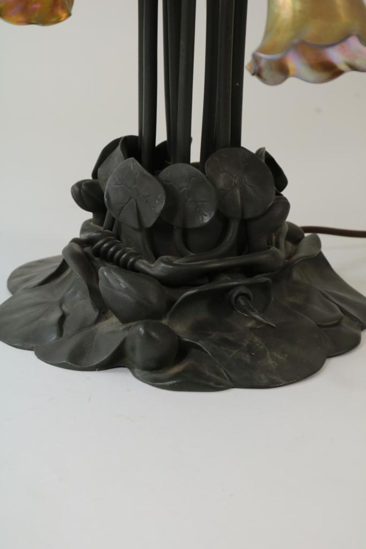 Tiffany studios 10-lichts lamp, Lily - Image 2 of 8