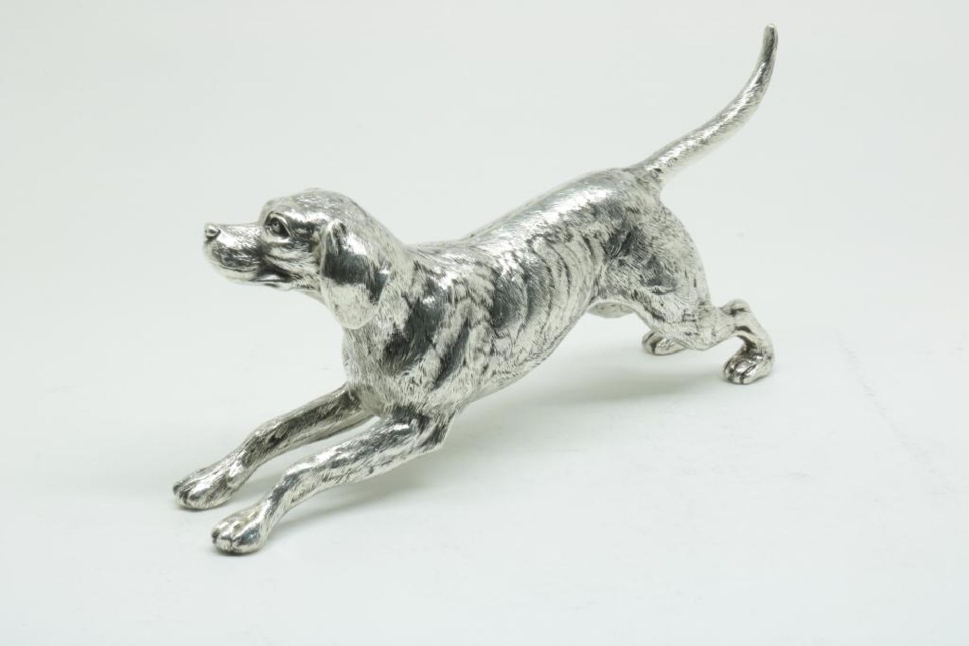 Zilveren tafelstuk van jachthond - Image 3 of 5