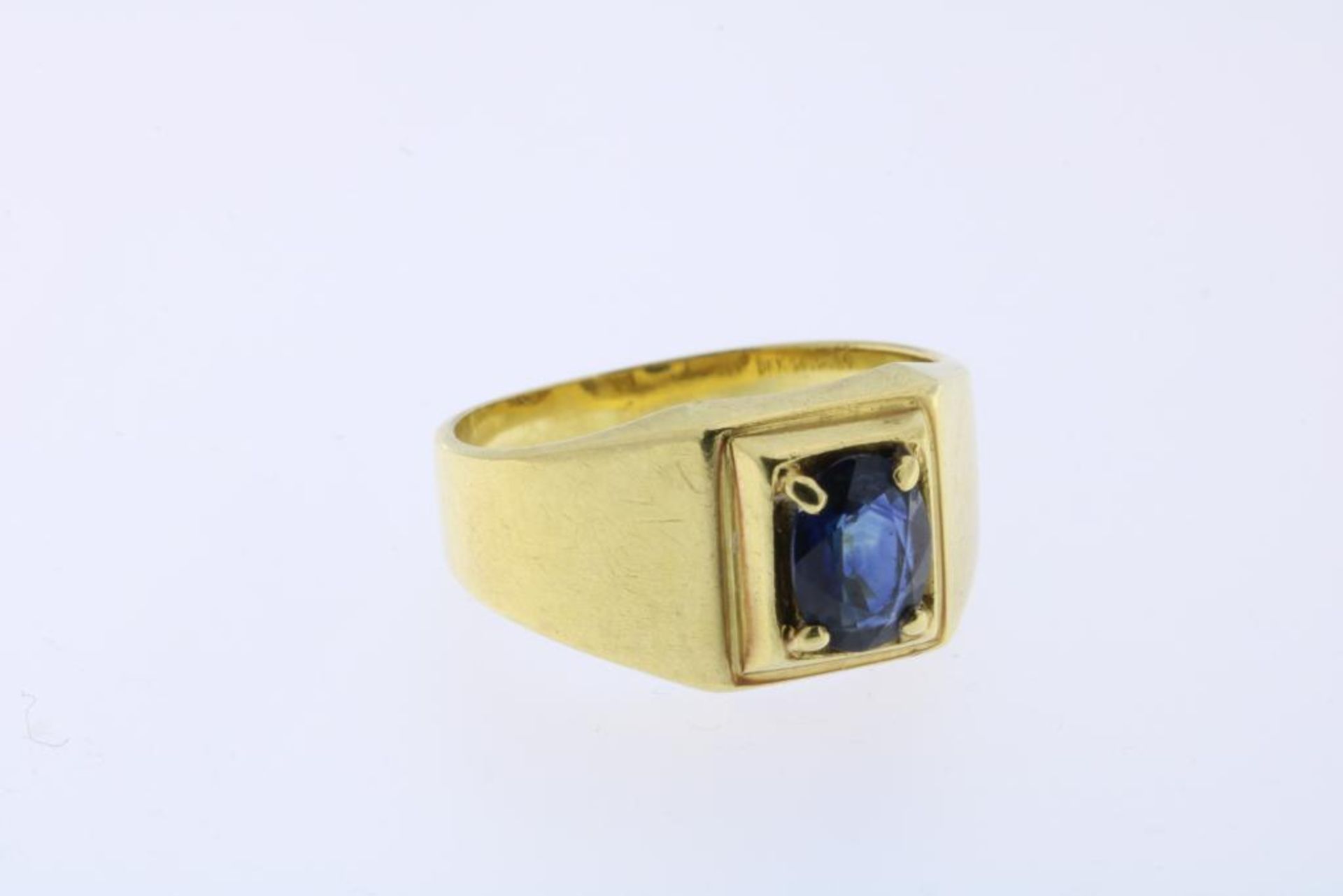 Geelgouden ring met saffier, ca. 1,60 ct