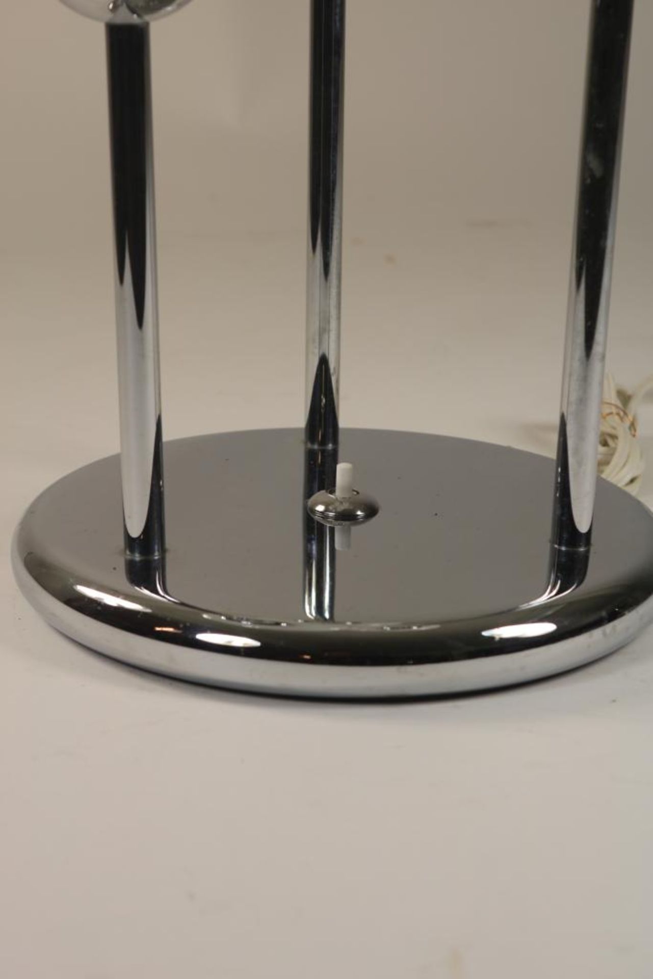 Verchroomde design tafellamp - Image 2 of 3