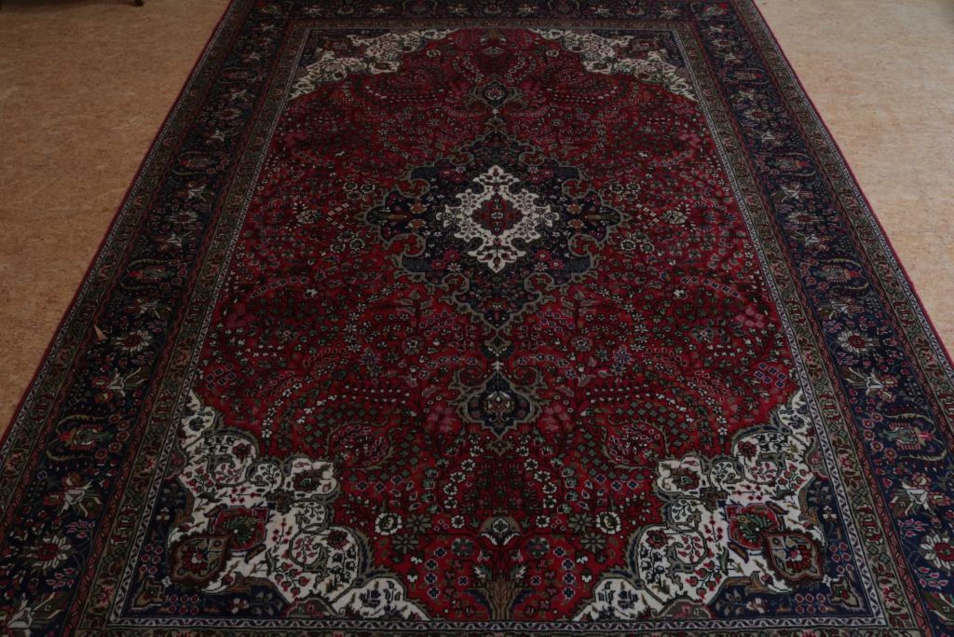 Tapijt, Tabriz 344 x 275 cm.