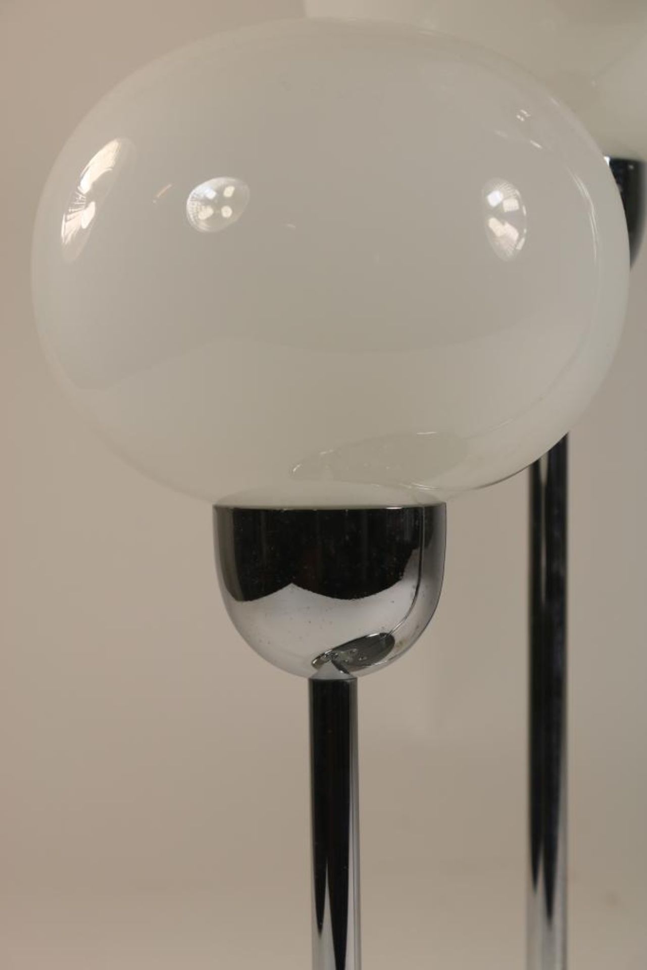 Verchroomde design tafellamp - Image 3 of 3