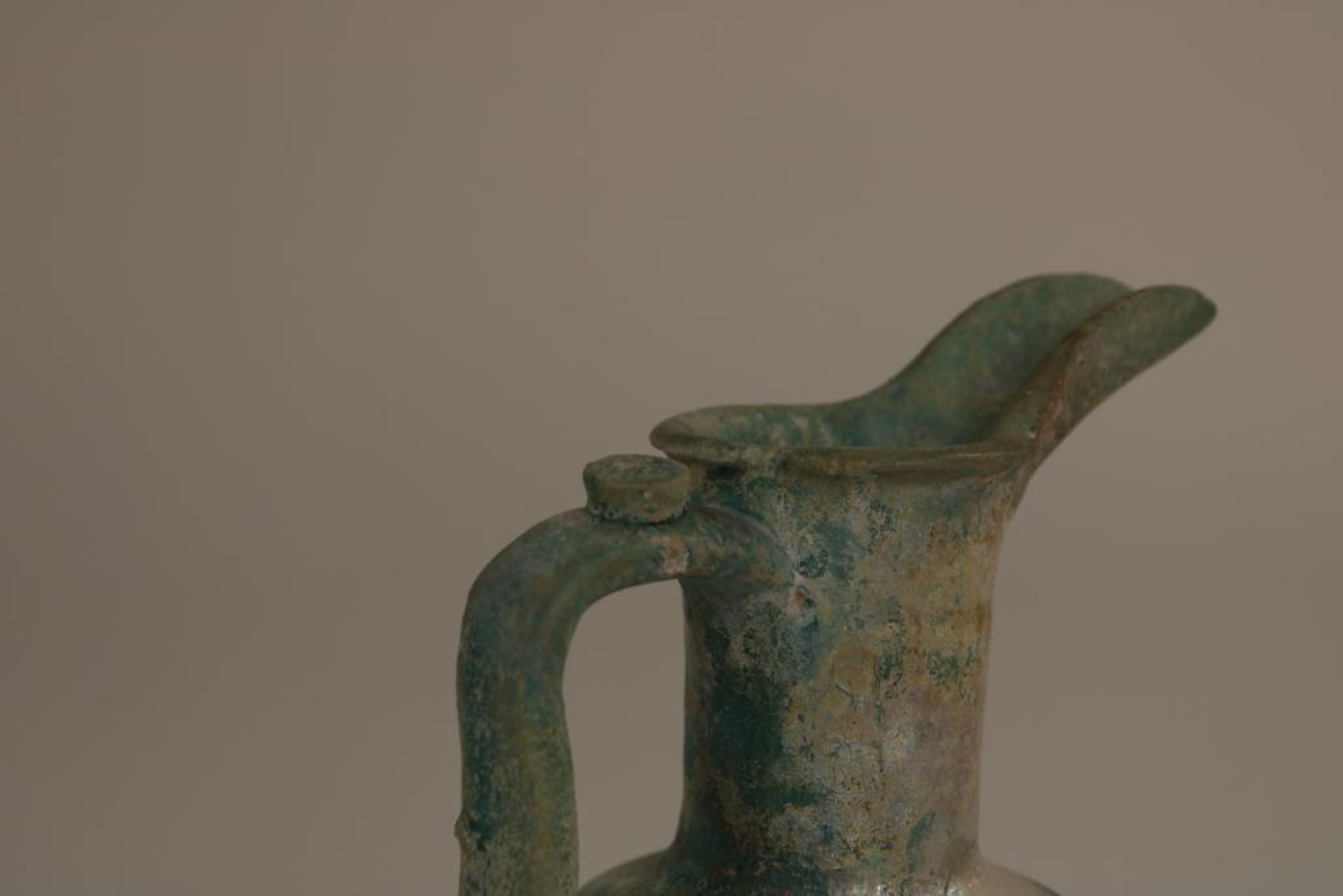 Terracotta geglazuurde waterkan. - Image 3 of 7