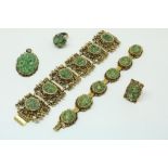 Lot met bijoux met kwarts of jade