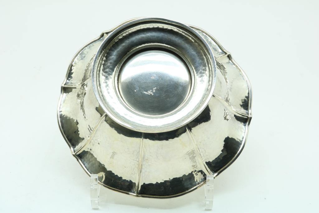 Zilveren gelobde schaal met hamerslag - Image 3 of 3