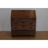 Eiken bureau met schuine schrijfklep