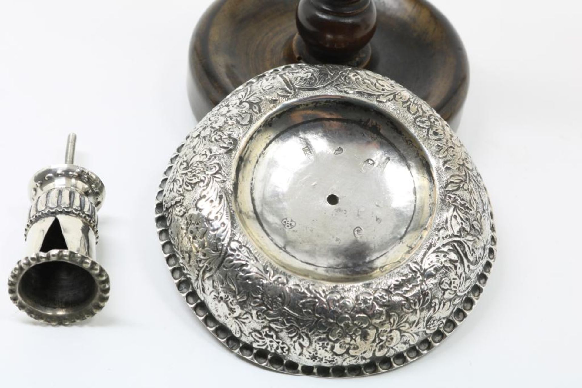 Twee kandelaars met zilveren vetvangers - Bild 3 aus 3
