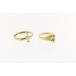 Twee geelgouden moderne ringen,