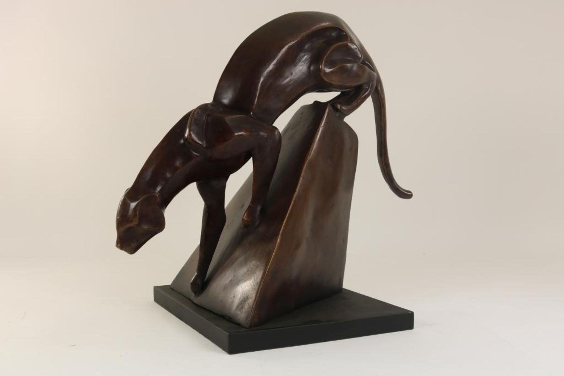 Bronzen sculptuur van panter