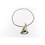 Zilveren collier met moderne hanger