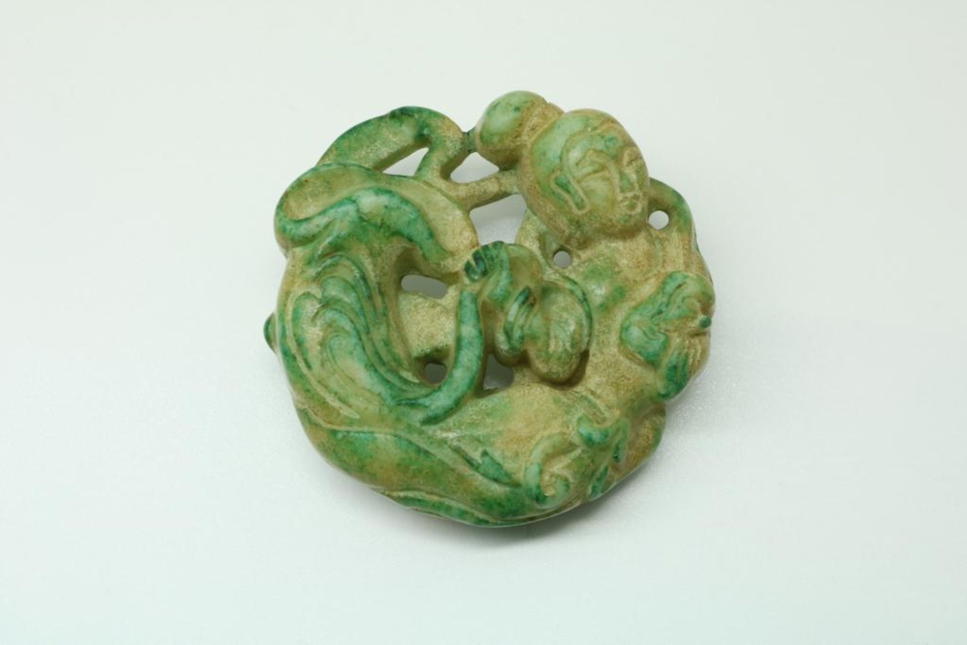 Antieke gesneden jade hanger