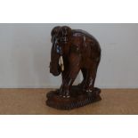 Houten gestoken sculptuur olifant