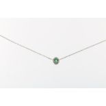 Witgouden collier, smaragd en diamant