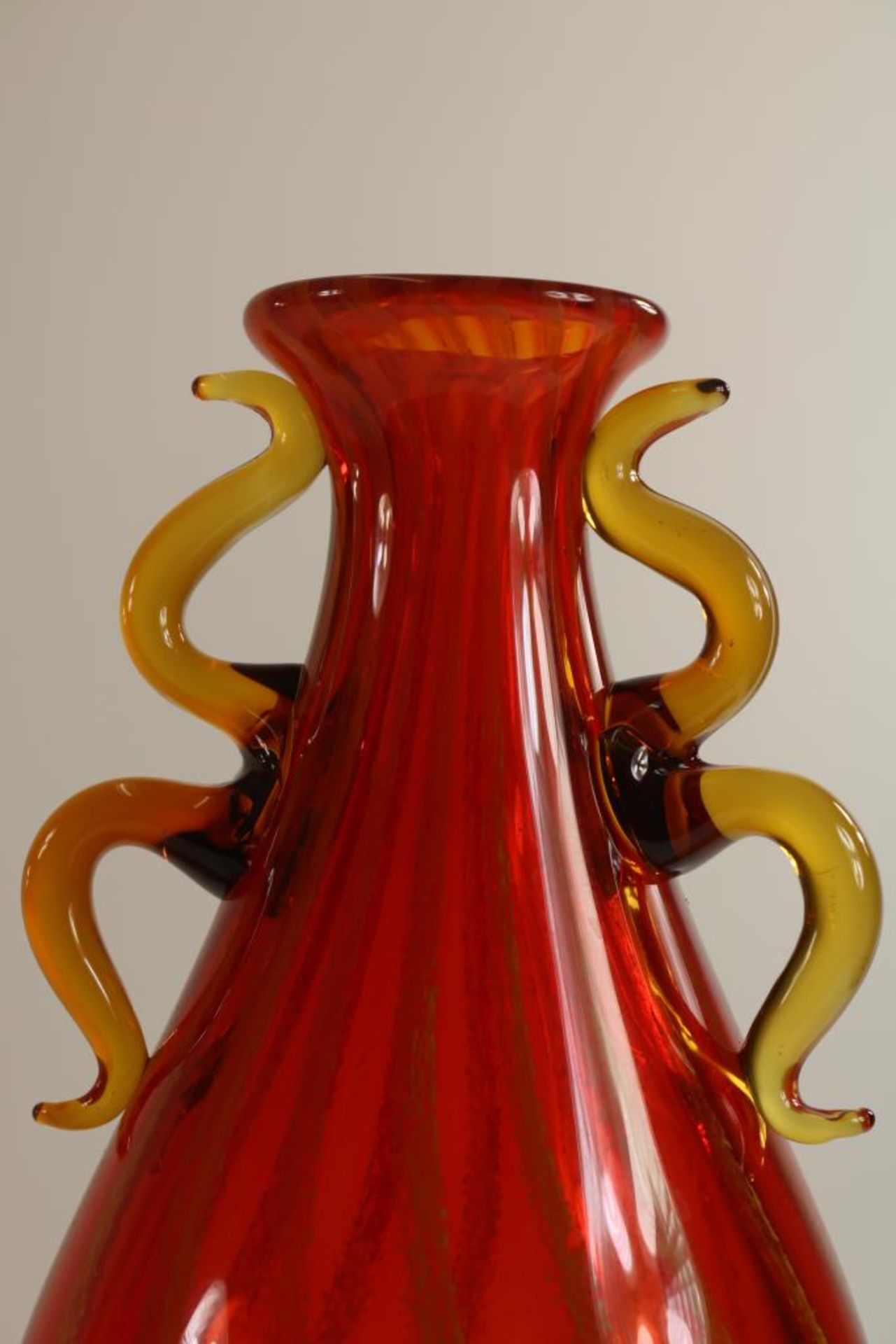 Rood glazen balustervormige vaas - Bild 3 aus 3
