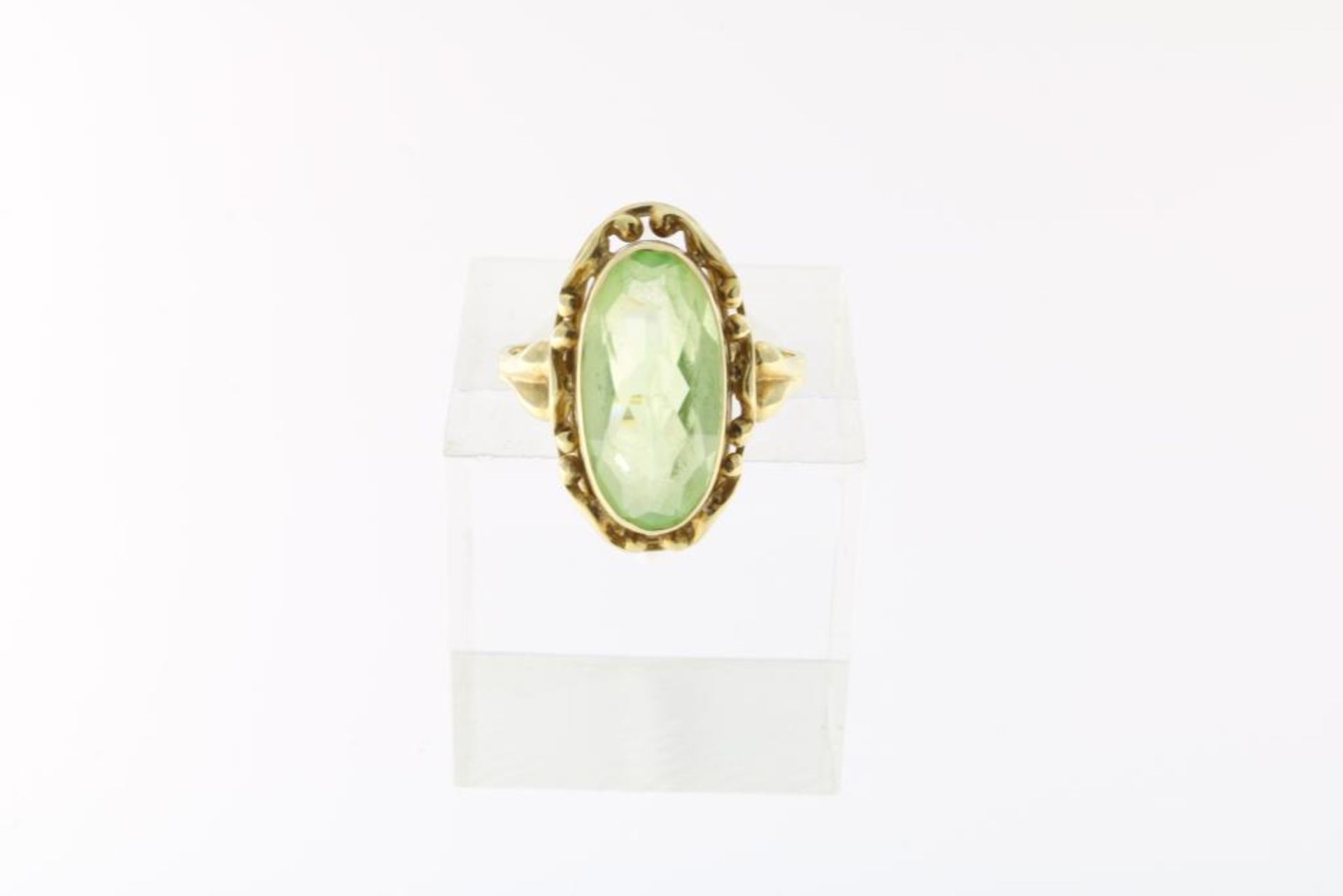 Geelgouden ring met synthetische spinel