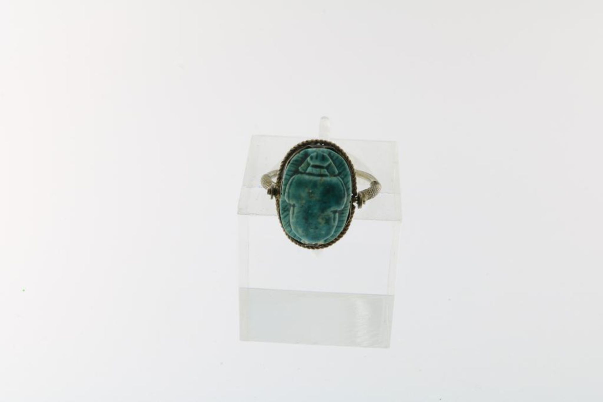 Zilveren ring, faience scarabee