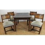 Serie van eiken stoelen en tafel