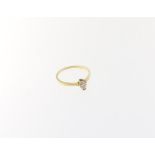 Gouden solitaire ring, peergeslepen diam