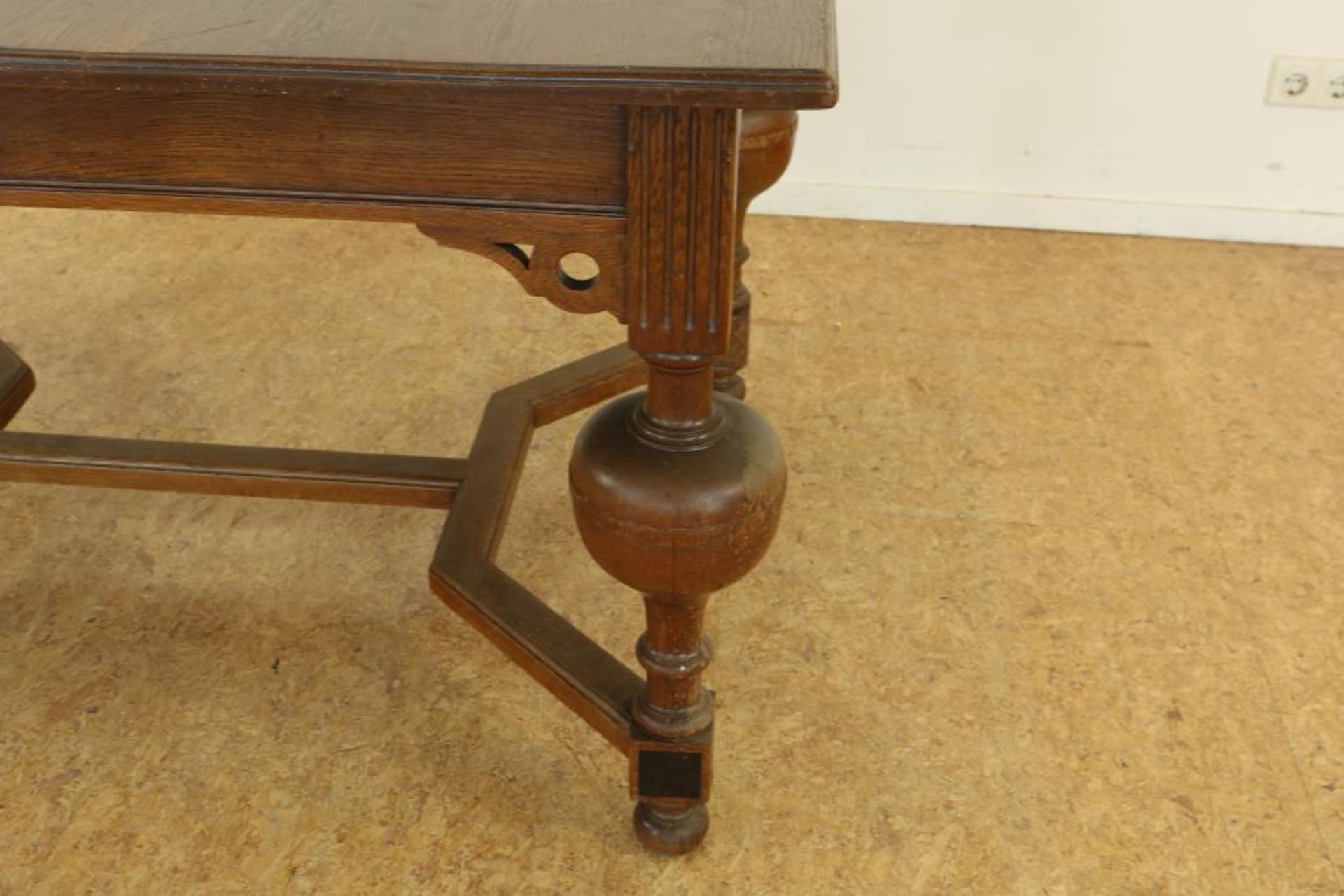 Eiken Renaissance-stijl tafel - Image 2 of 4