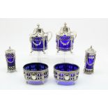 Zilveren tafel sets met blauw glas