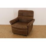 Clubfauteuil bekleed met bruin leer