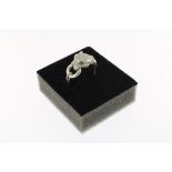 Witgouden panter ring, smaragd & diamant