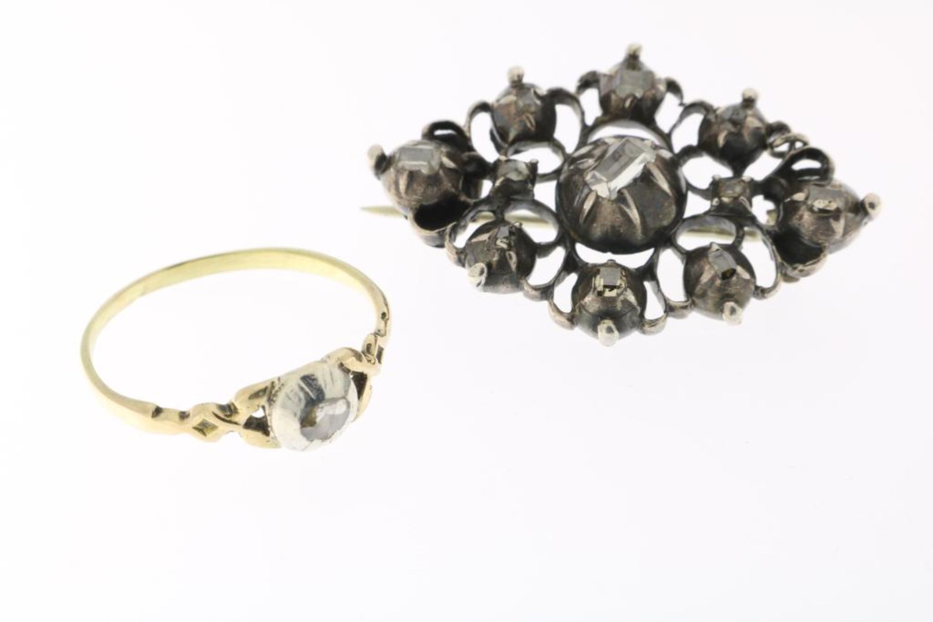 Gouden ring met roosdiamant en broche