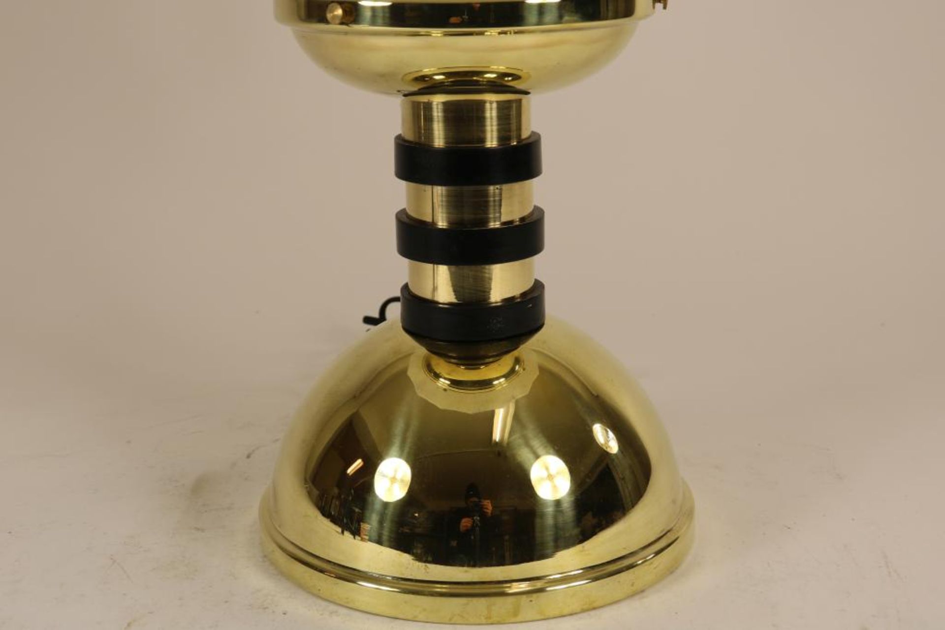 Messing tafellamp met witglazen kap - Image 4 of 4