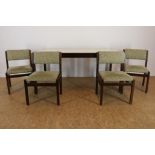 Serie van 4 vintage stoelen en tafel