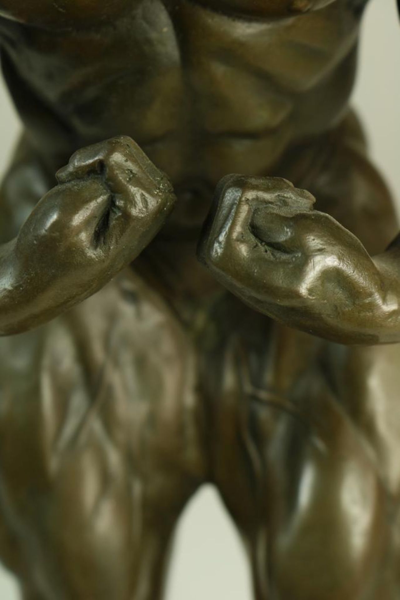 Bronzen sculptuur van bodybuilder - Image 4 of 4