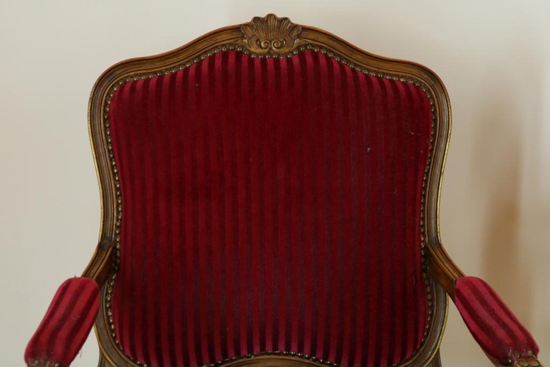 Twee iepen gestoken armfauteuils - Image 4 of 4