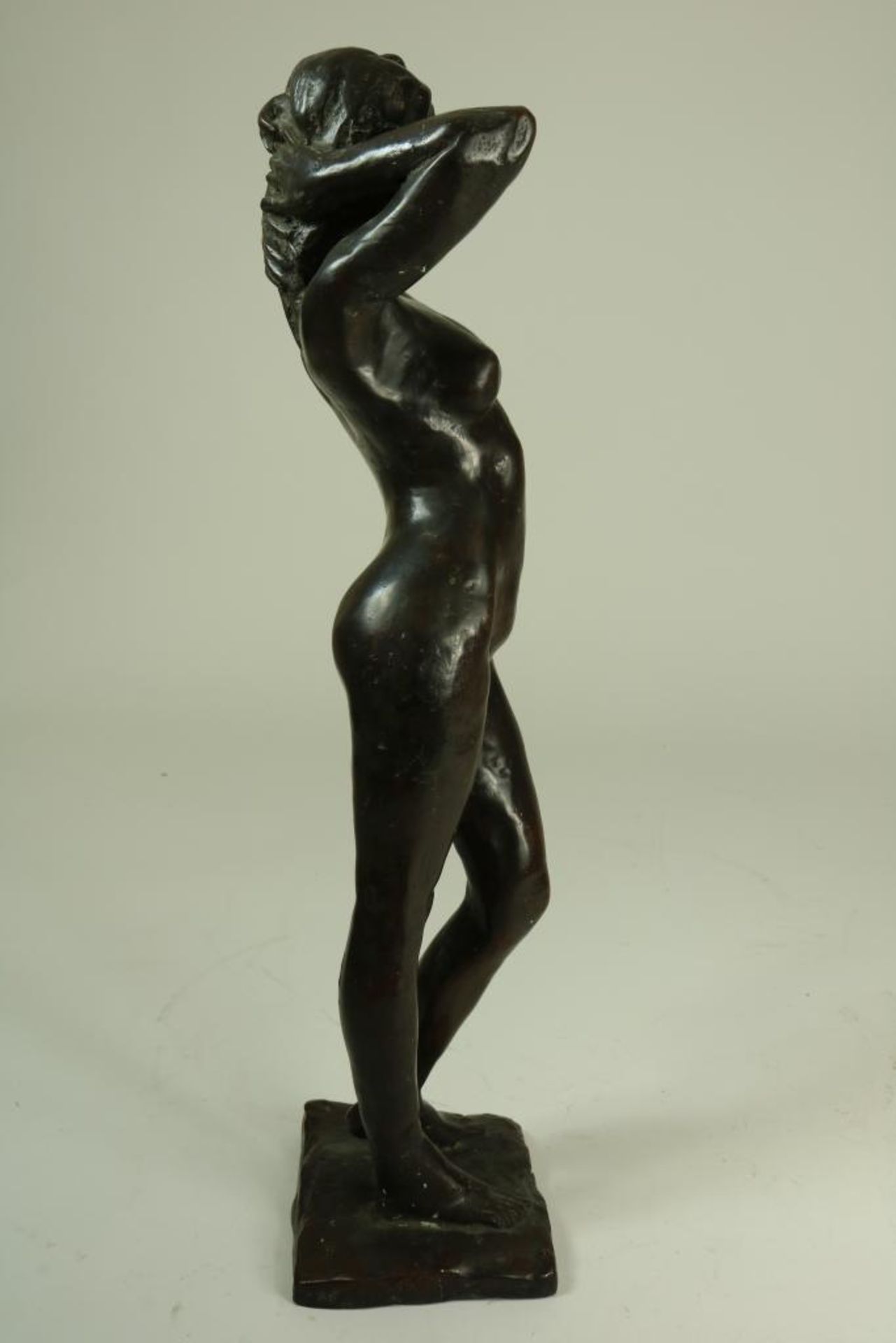 Bronzen sculptuur van naakte dame - Image 2 of 4