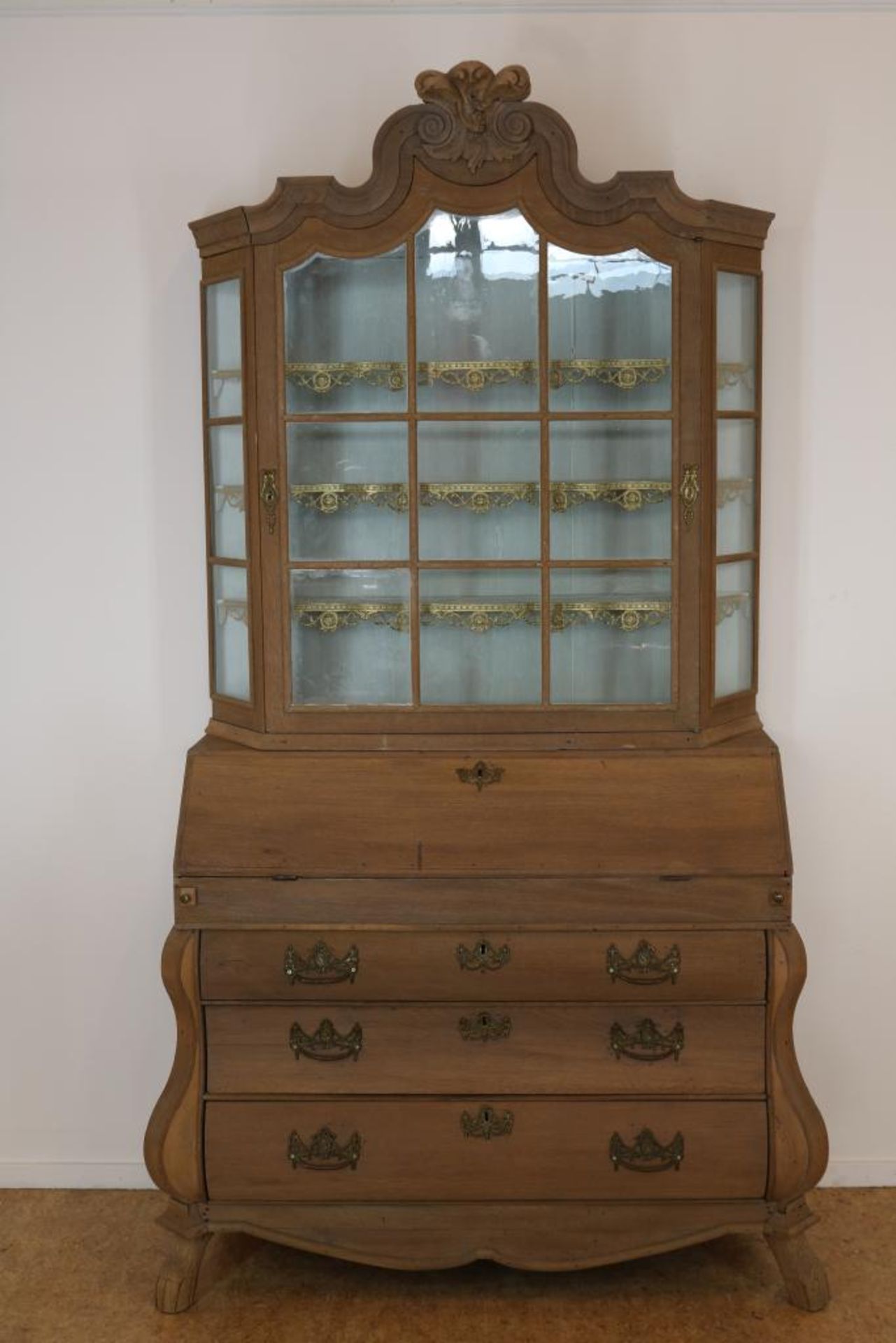 Eiken bookcase met vitrine opstand