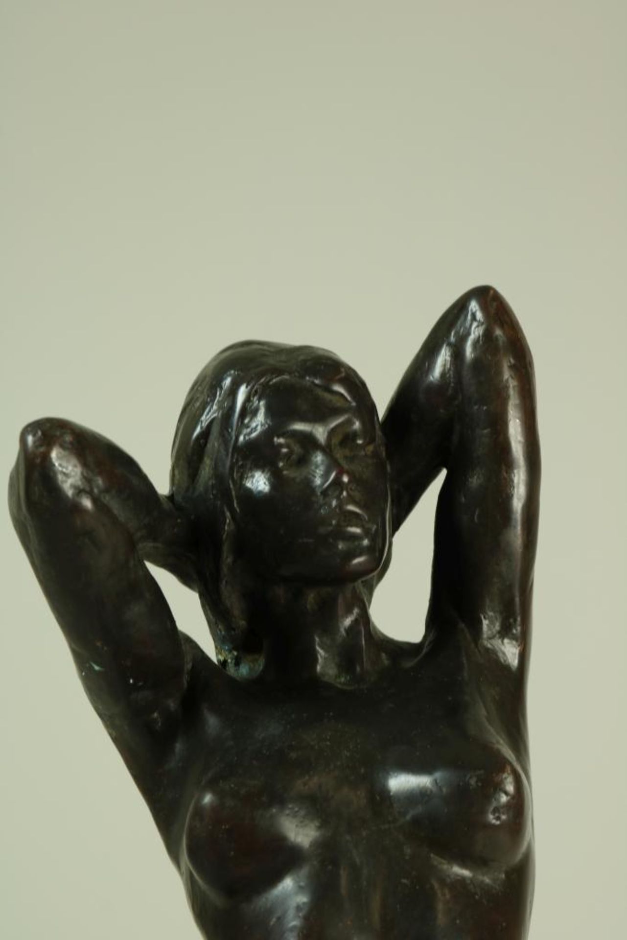 Bronzen sculptuur van naakte dame - Image 4 of 4