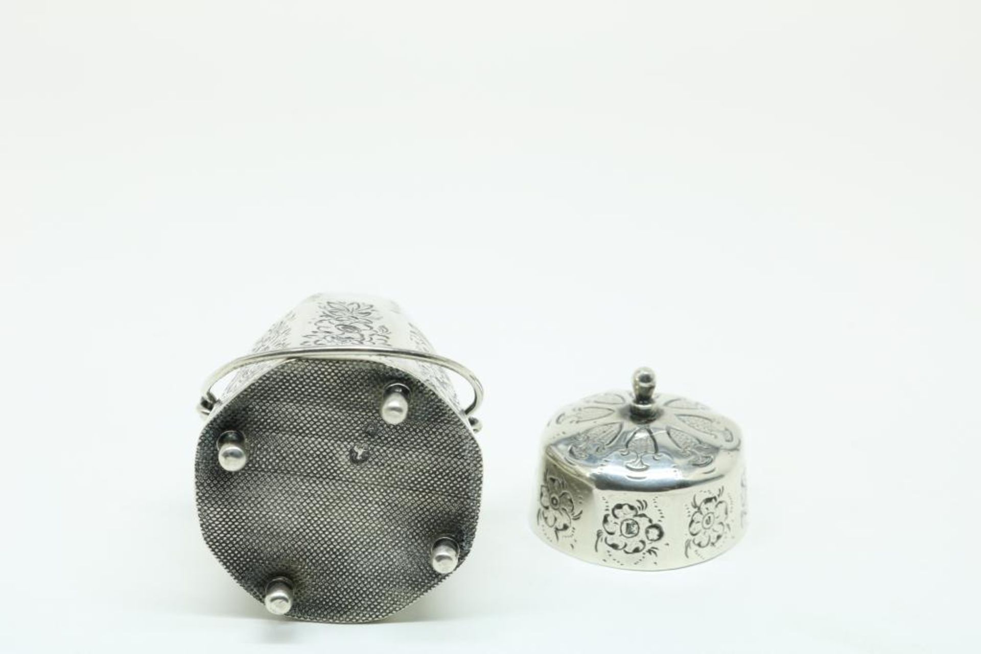 Zilveren achthoekige miniatuur kolenkit - Image 2 of 3