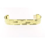 Platte gouden schakelarmband, bewerkt