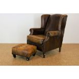 Bruinlederen oorfauteuil + hocker