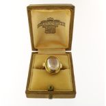 Gouden ring met cabochon van maansteen