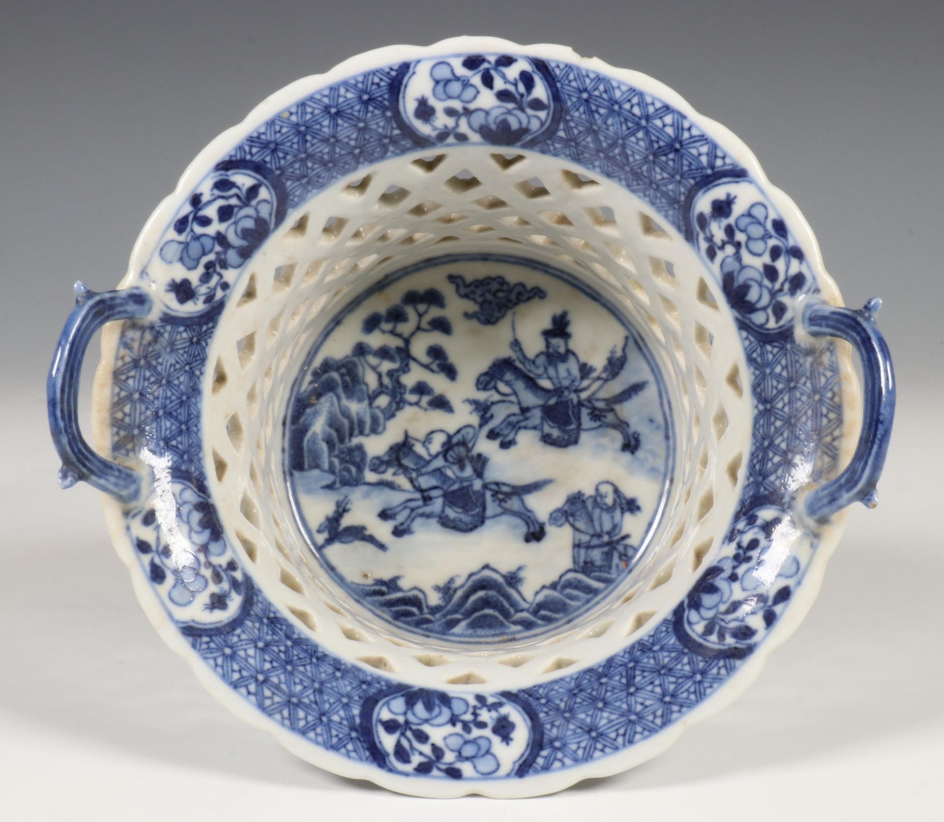 China, een blauw-wit porseleinen serviesgedeelte, laat Qing-dynastie, - Bild 3 aus 44