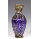 China, een Peking blauw en vergulde glazen vaas, late Qing dynastie,