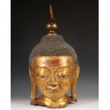 Birma, verguld en gelakt papier-maché hoofd van Boeddha, ca. 1900;