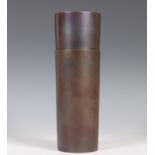 Japan, Aida Tomiyasu (1901-1987), metaalkleurig gepatineerde bronzen cilindervaas,