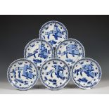 China, een set van zes blauw-wit porseleinen bordjes, Kangxi,