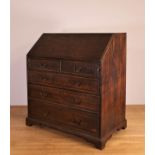 Engeland, bruin gebeitste eikenhouten klepsecretaire, 19e eeuw,