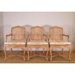 Set van drie beukenhouten fauteuils in Louis XV-stijl,