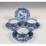 China, een set van drie blauw-wit porseleinen koppen en vier schotels, Kangxi,