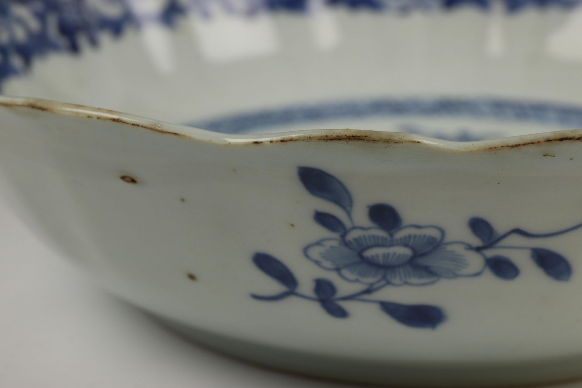 China, blauw-wit porseleinen kom en kantige dienschaal met lekschaal, Qianlong, - Bild 9 aus 23